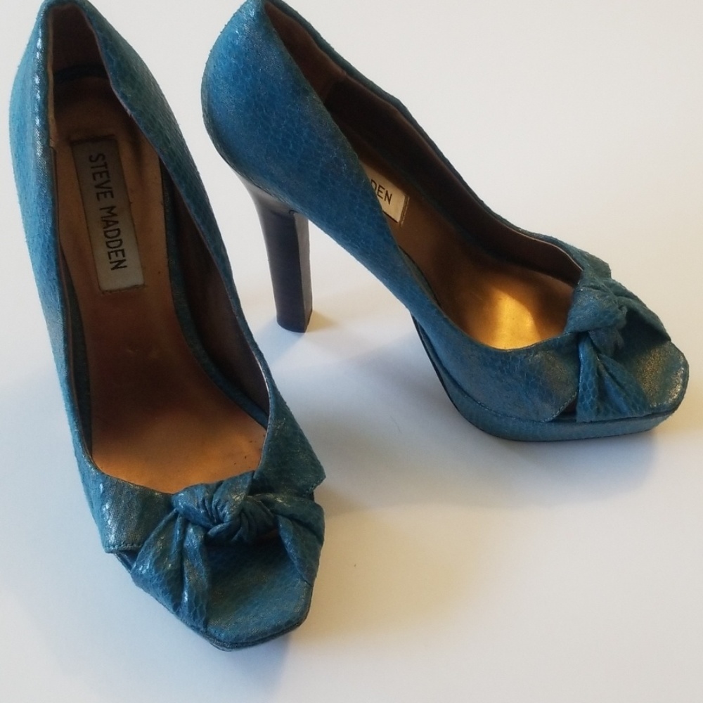 Steve Madden Blue Snake Style Peep-Toe Heels 4"